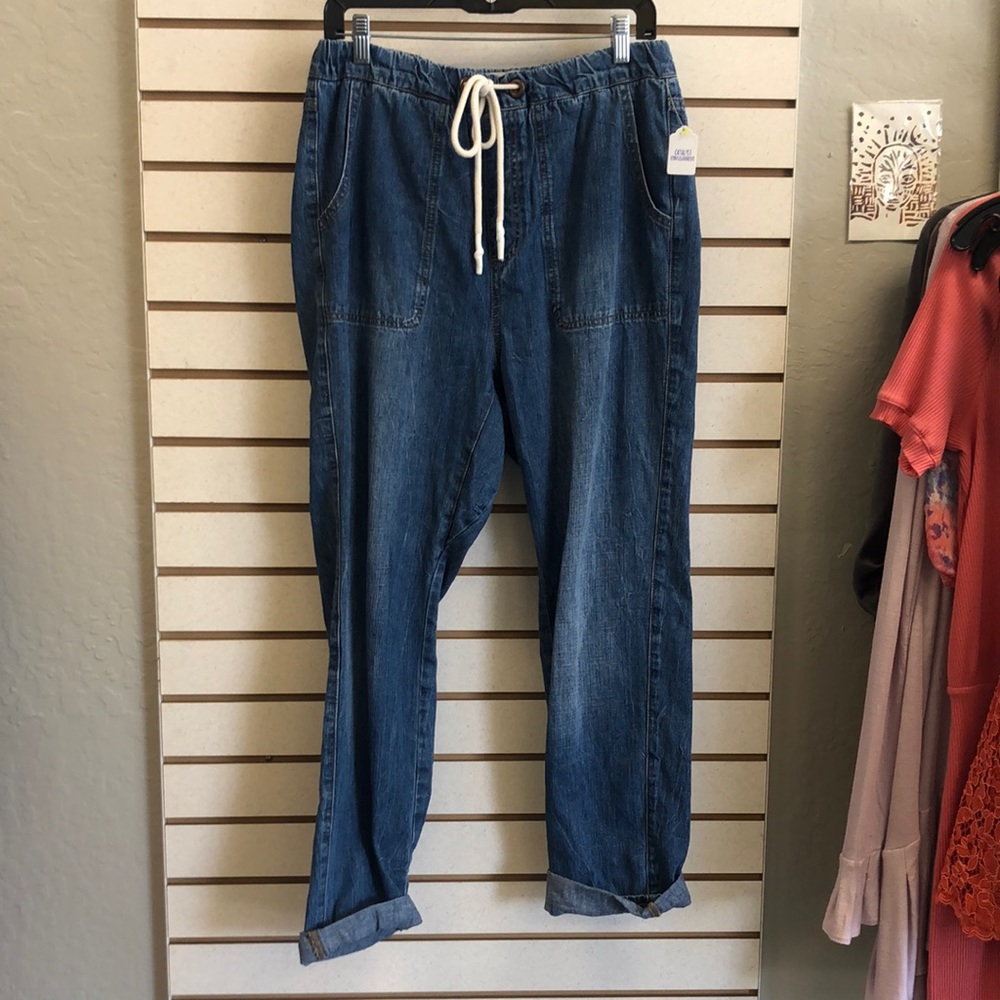 One Teaspoon “High Waist Shabbies” Denim drawstring jeans. Size M